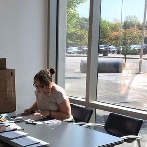 Meet your Posher, Leslie